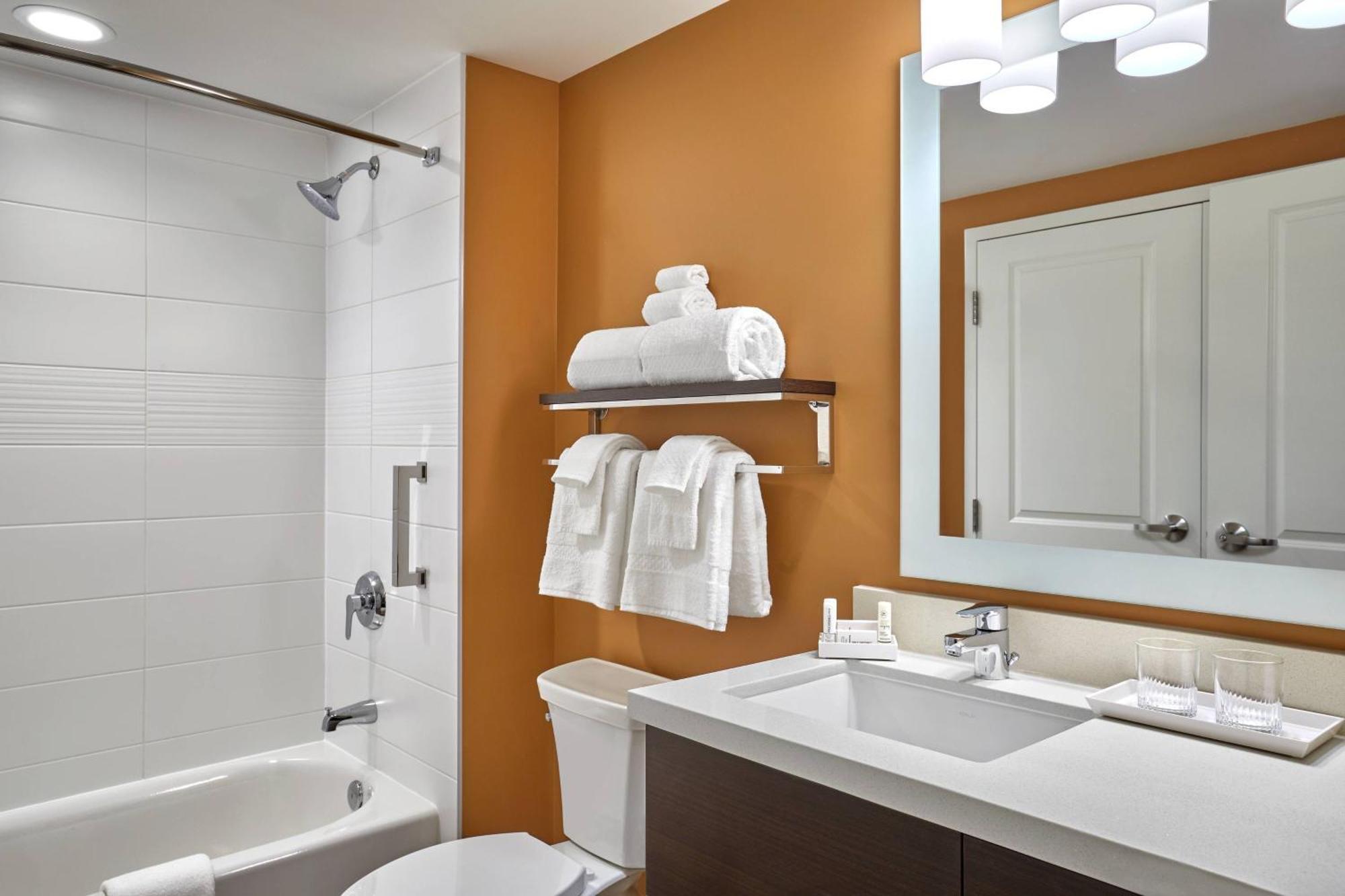 Towneplace Suites By Marriott Fort Mcmurray Exteriör bild