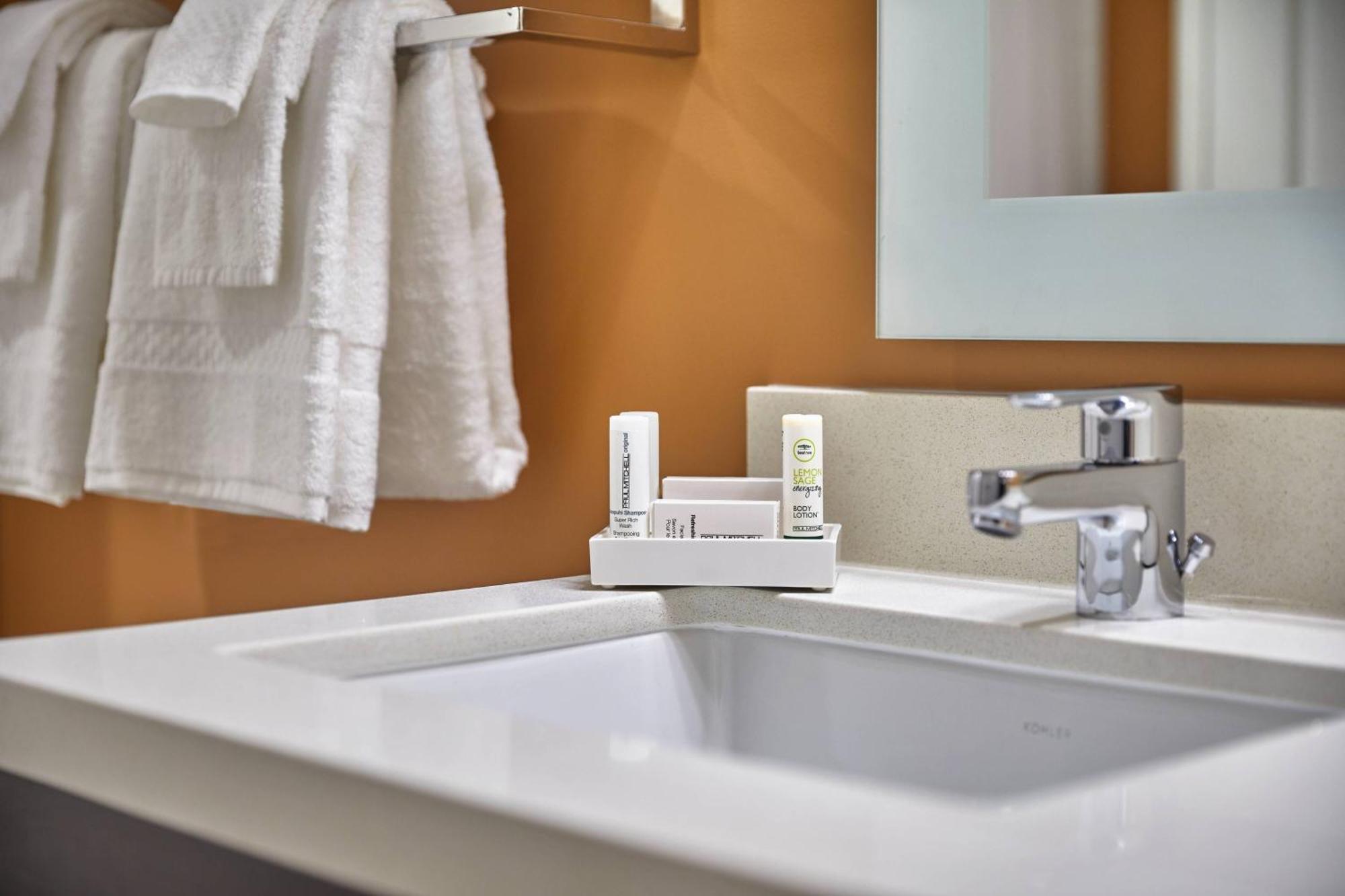 Towneplace Suites By Marriott Fort Mcmurray Exteriör bild