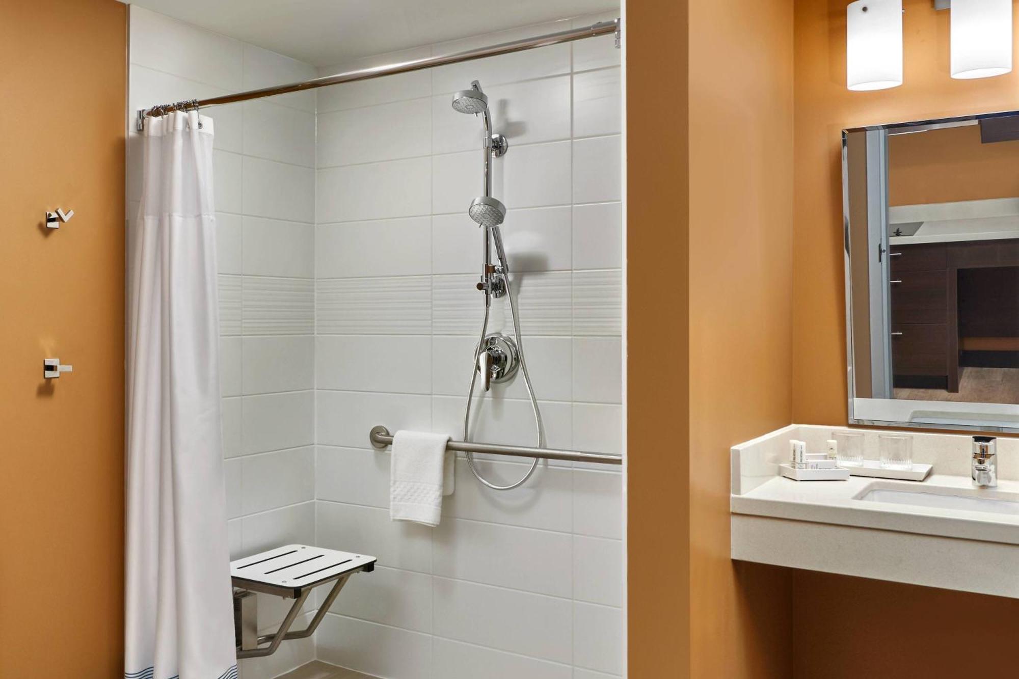 Towneplace Suites By Marriott Fort Mcmurray Exteriör bild