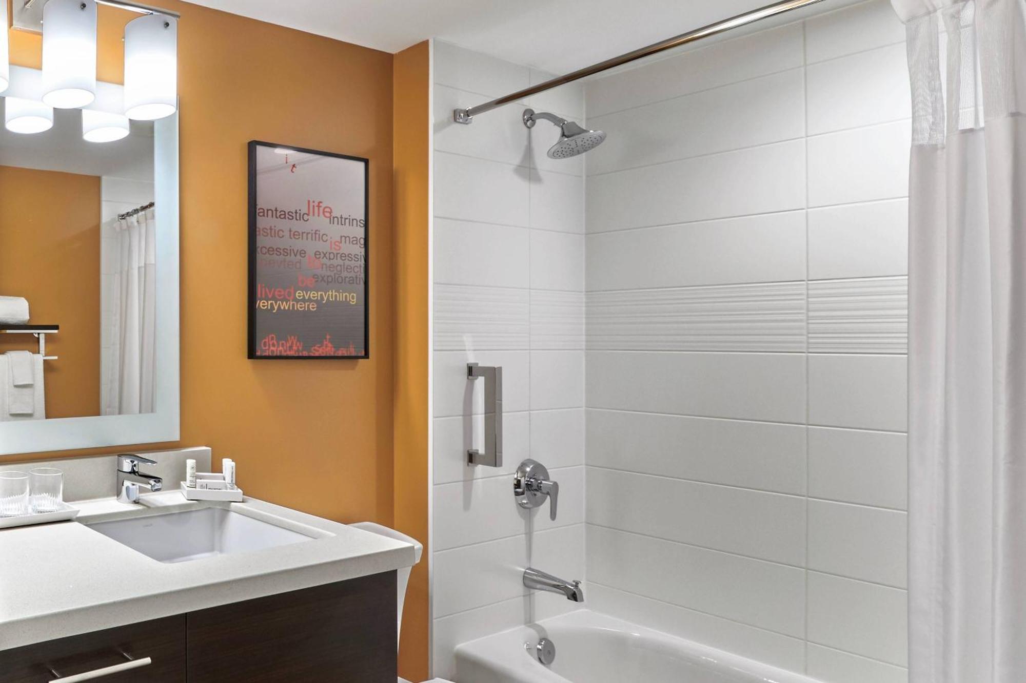 Towneplace Suites By Marriott Fort Mcmurray Exteriör bild