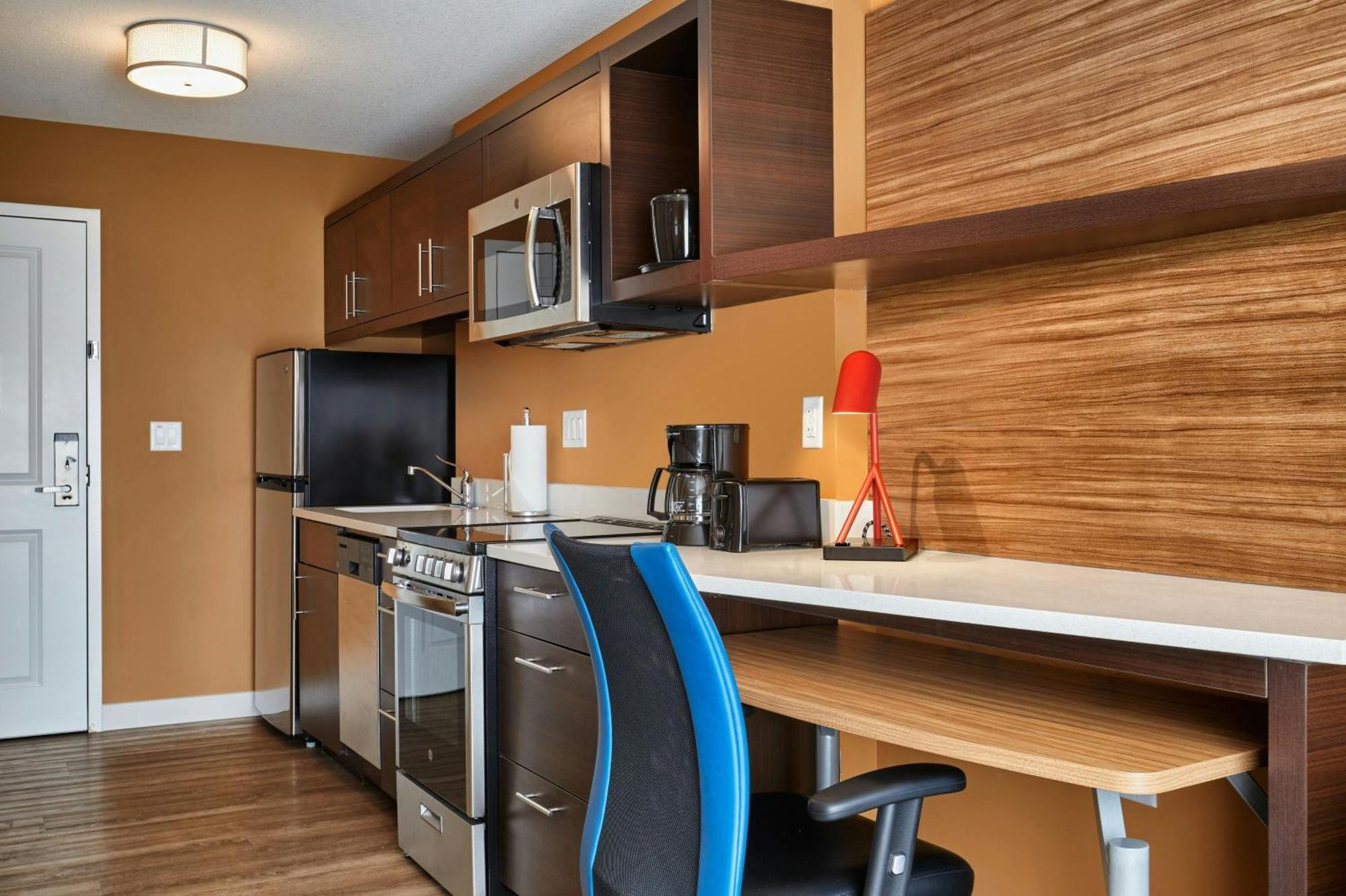 Towneplace Suites By Marriott Fort Mcmurray Exteriör bild